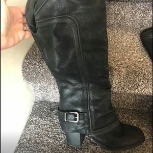 Black boots with buckle